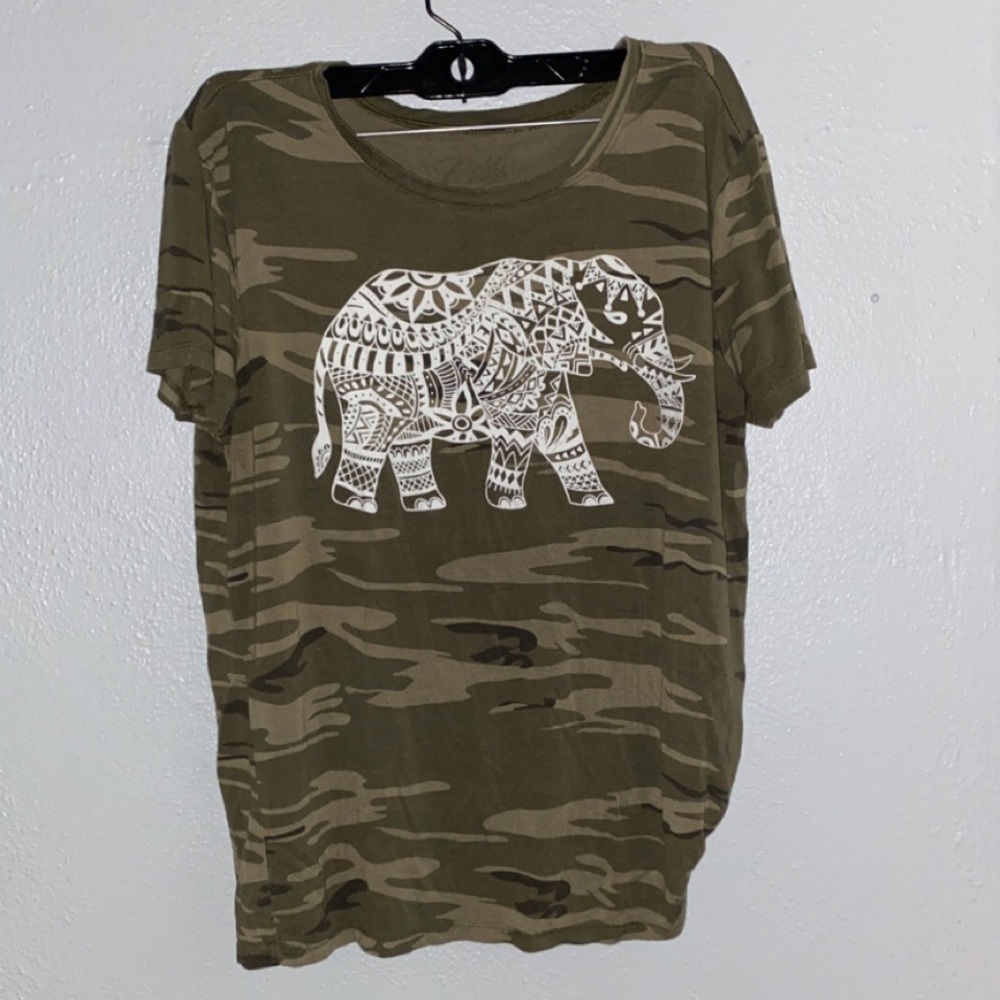 Women’s Medium Camo Elephant T-Shirt